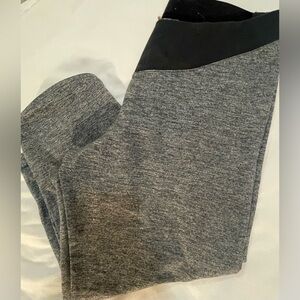 Reebok Gray Capri Leggings with Black Waistband Size Small